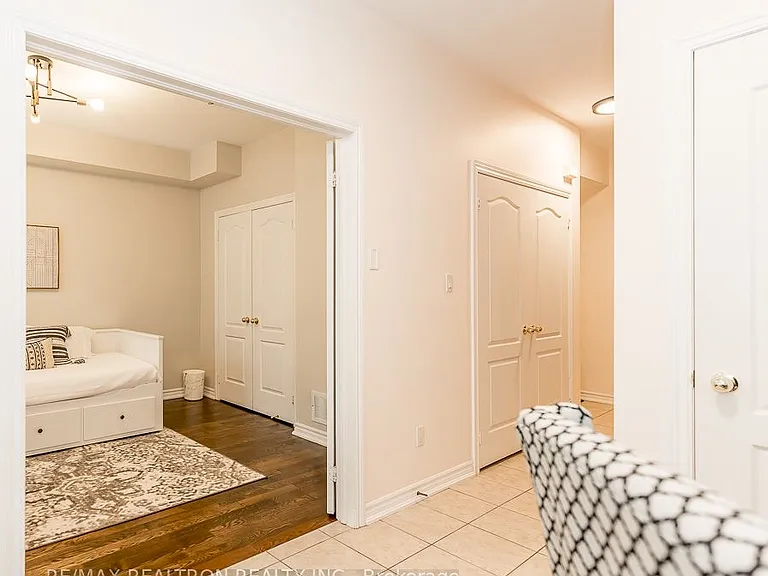 28 Donald Buttress Blvd W — Photo 6