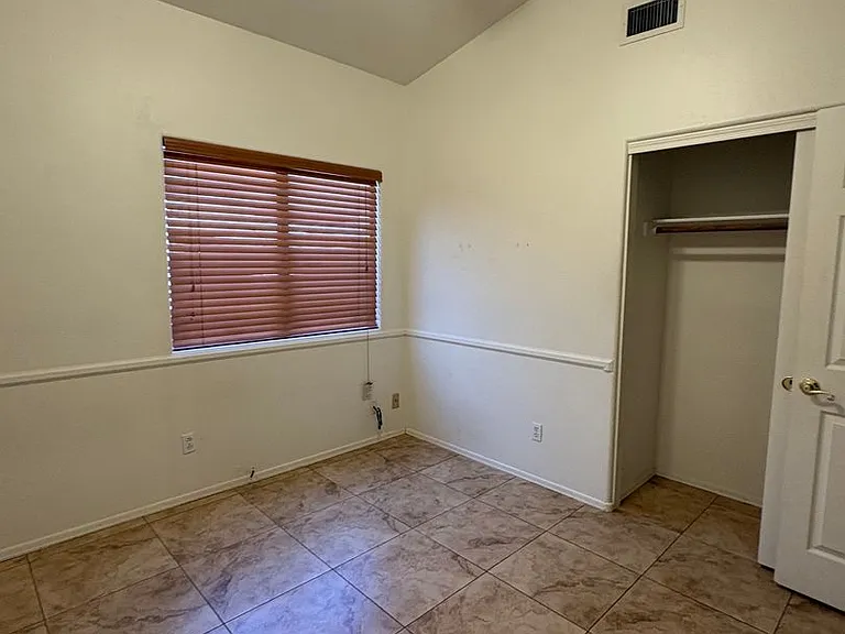 1885 E Drake Dr — Photo 12