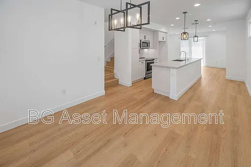 3909 Wattling St Photo 1