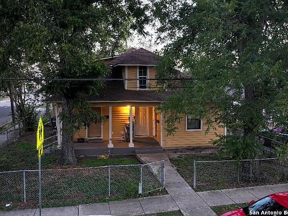 2nd image of 1302 W Winnipeg Ave