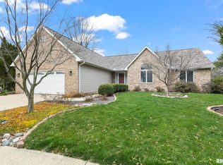 821 High Pointe Dr, Springfield, IL 62702