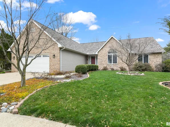 821 High Pointe Dr, Springfield, IL 62702