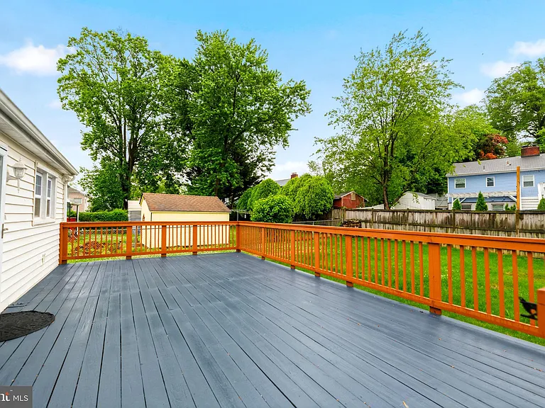 6823 Barrett Rd — Photo 36