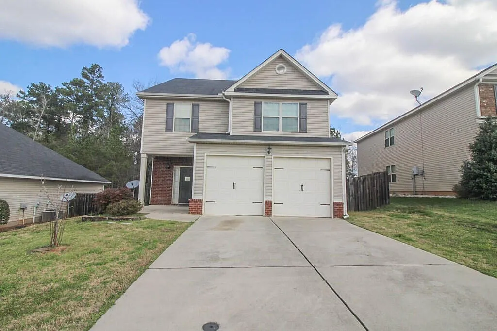 4 bed, 2.5 bath, 2172 sqft, $2,095 — Photo 2