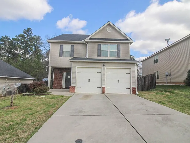 458 Lory Ln — Photo 2