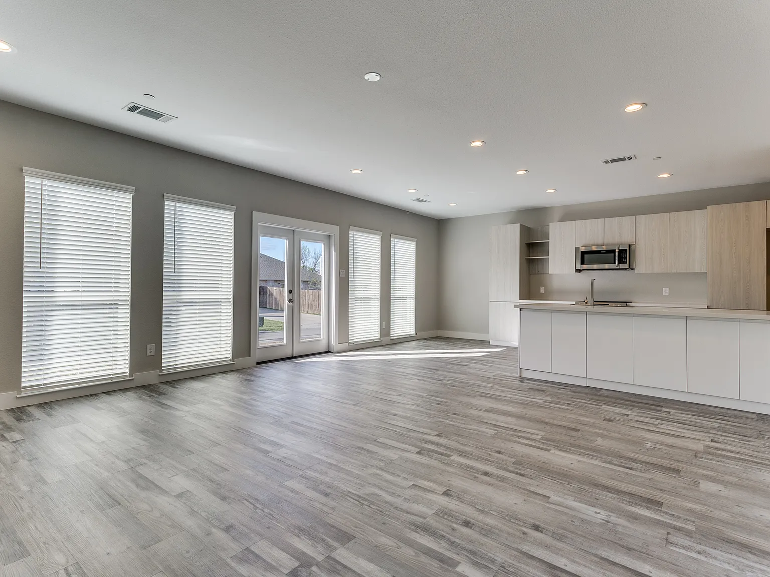 3 bed, 2.5 bath, 2136 sqft, $2,600 — Photo 4