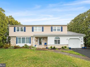 1571 Carousel Dr, Warminster, PA 18974