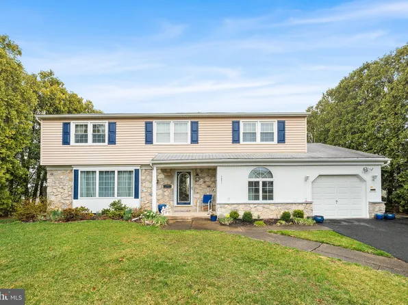 1571 Carousel Dr, Warminster, PA 18974
