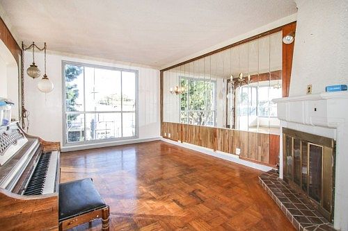 4th image of 683 Niantic Ave