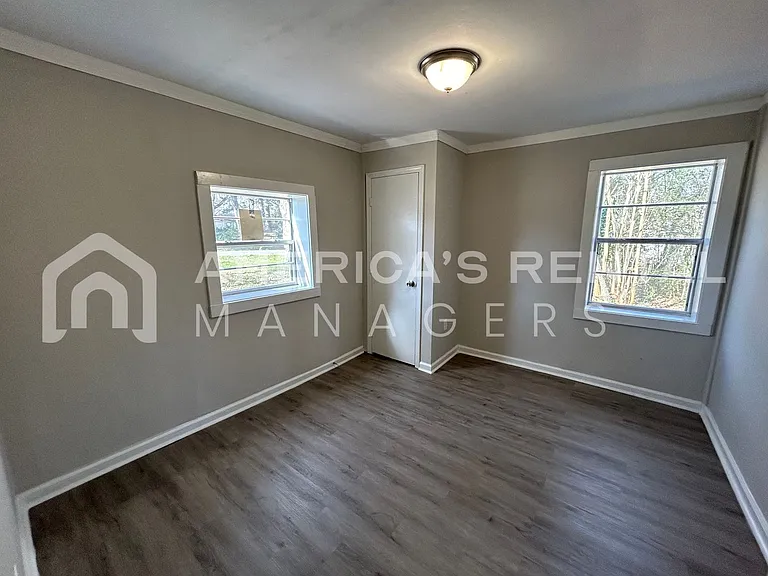 3716 Main St — Photo 7
