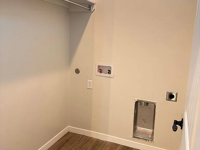 118 Scotland Ct — Photo 7