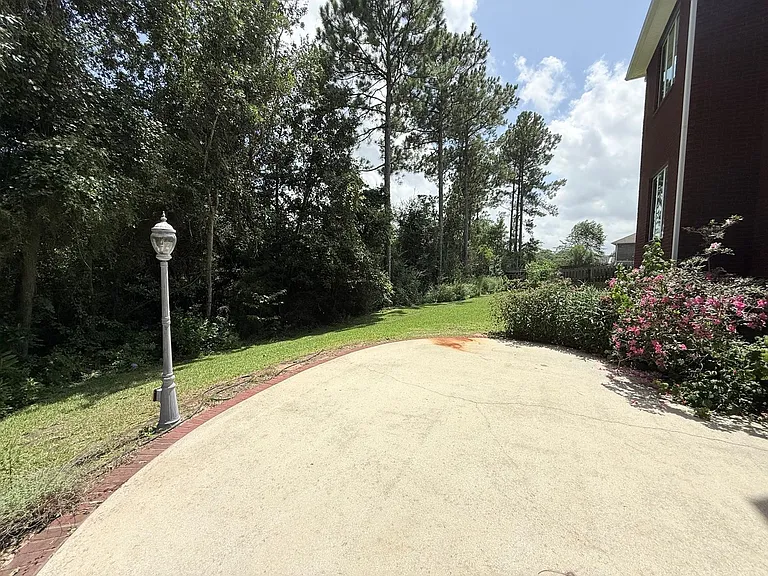 2610 Caldwell Cir — Photo 18
