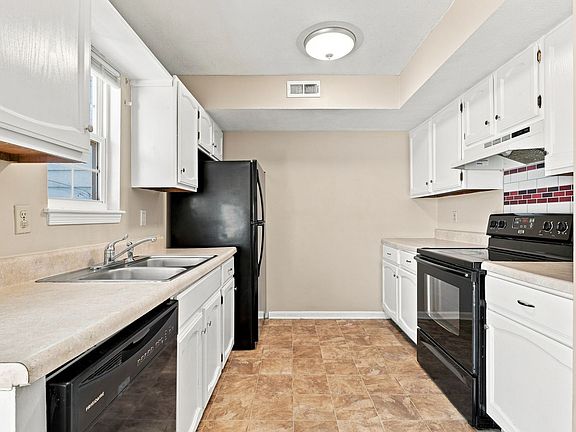 3rd image of 46 Otsego Dr