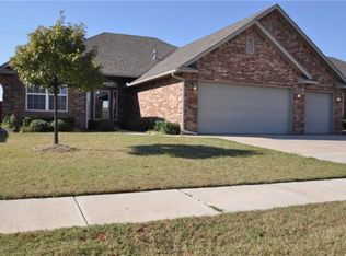 2905 Christina Ct, Moore, OK 73160