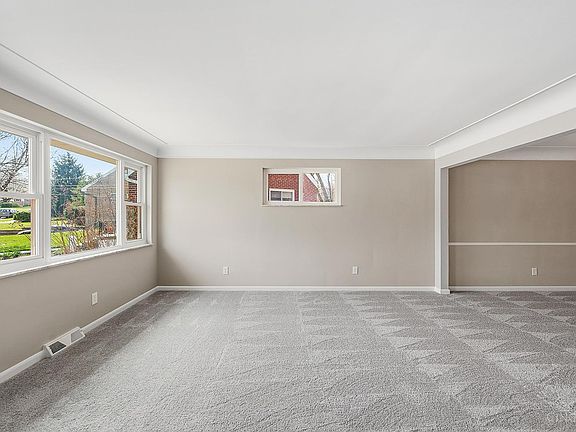 5th image of 6683 Greentree Dr