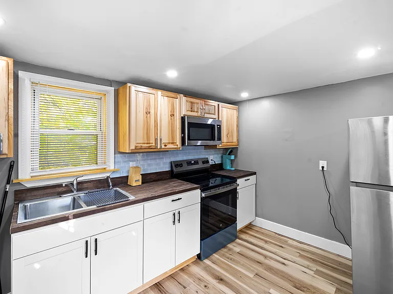 58 Walter St #B — Photo 2
