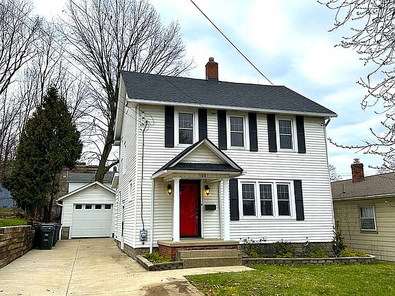 2nd image of 700 Iona Ave
