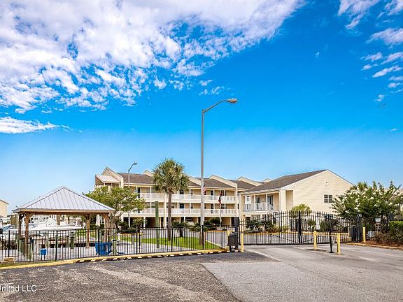 2nd image of 2421 Beachview Dr APT D-03