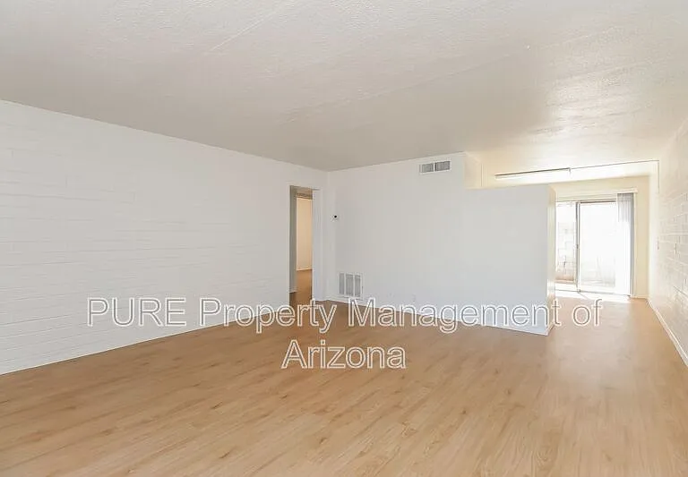 221 E 2nd Ave #9 — Photo 3