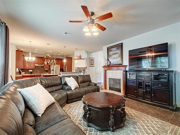 5th image of 629 Rosemount Dr