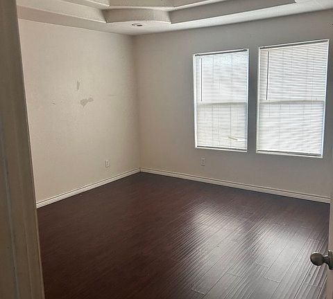 4th image of 109 E Pecos St