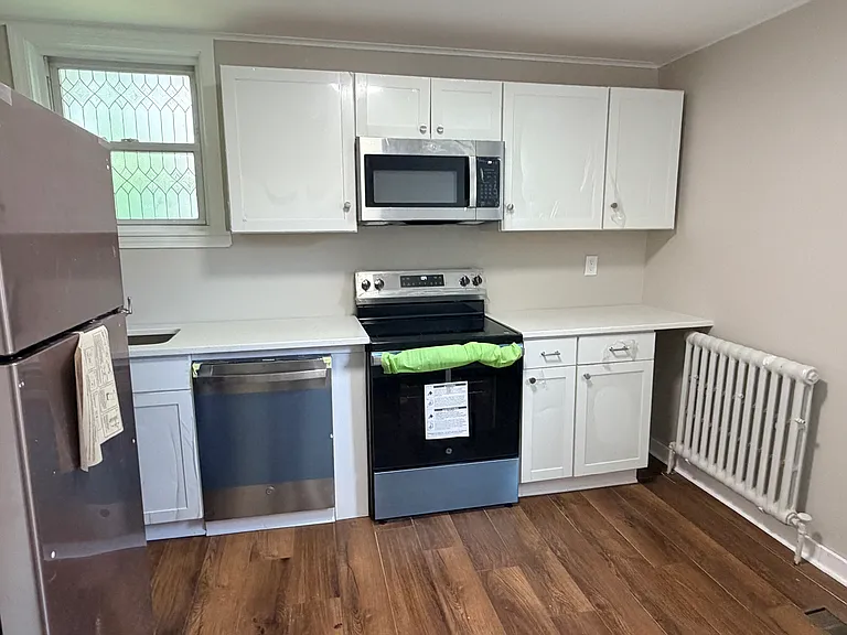 447 Glen St #1 — Photo 14
