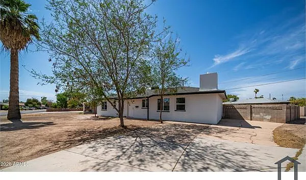 4 bed, 1400 sqft, $2,400 — Photo 2