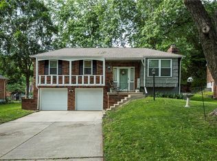 3000 NW Chelsea Pl, Blue Springs, MO 64015