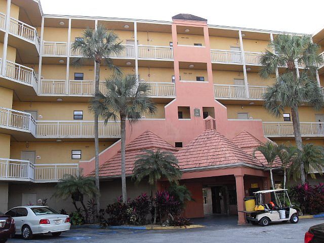 1st image of 8290 Lake Dr APT 322