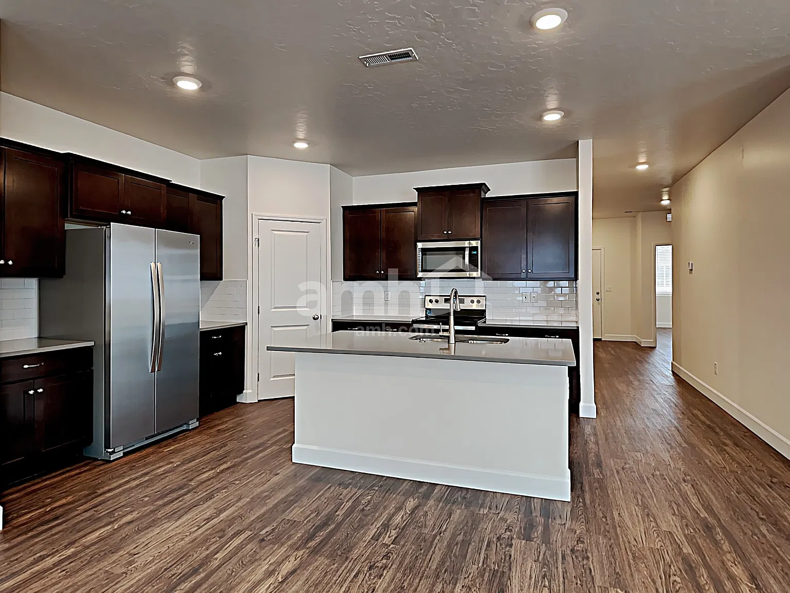 3 bed, 2.0 bath, 1721 sqft, $2,650 — Photo 4