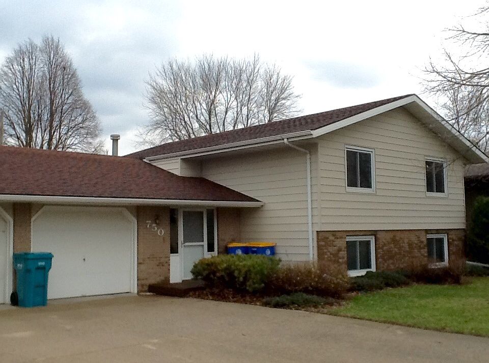 1st image of 750 16th St SE