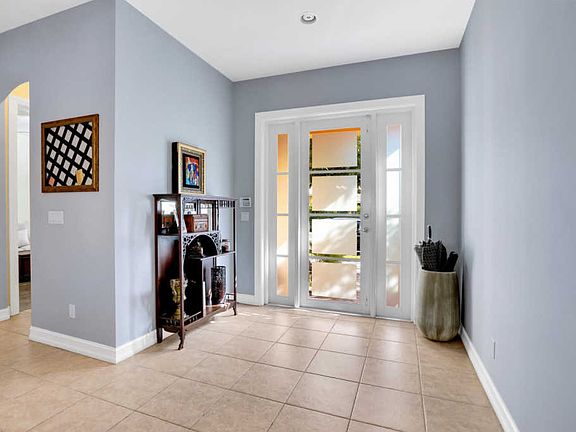 3rd image of 172 W Bay Cedar Cir