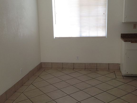 3rd image of 117 W Buena Vista St