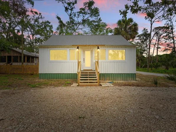 209 10th St SE, Steinhatchee, FL 32359