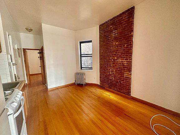 4th image of 22 Saint Marks Pl #19