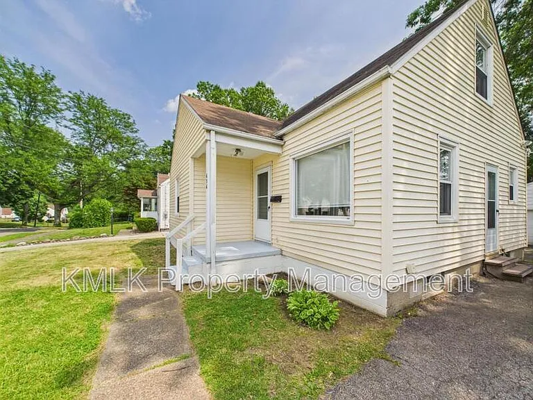 636 Lurie Ave — Photo 4