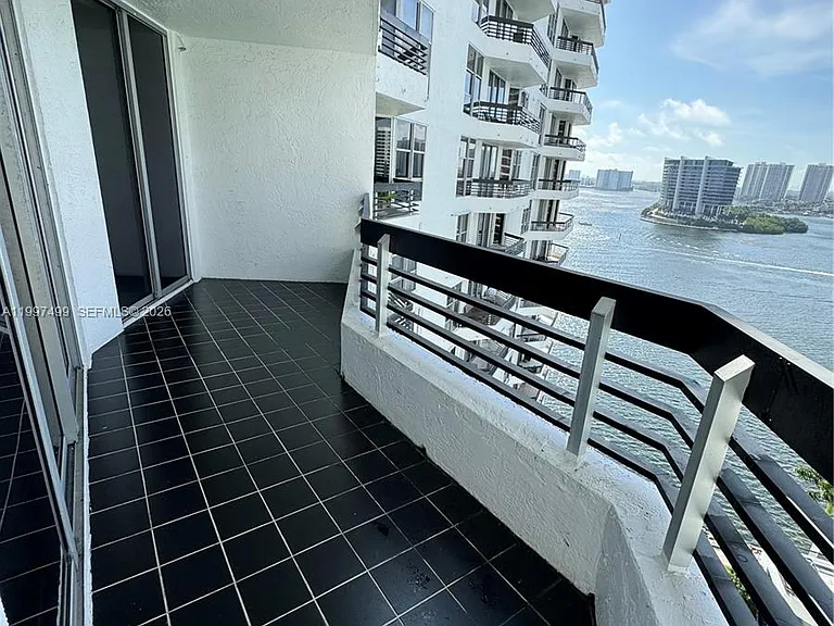 3600 Mystic Pointe Dr #1504 — Photo 14