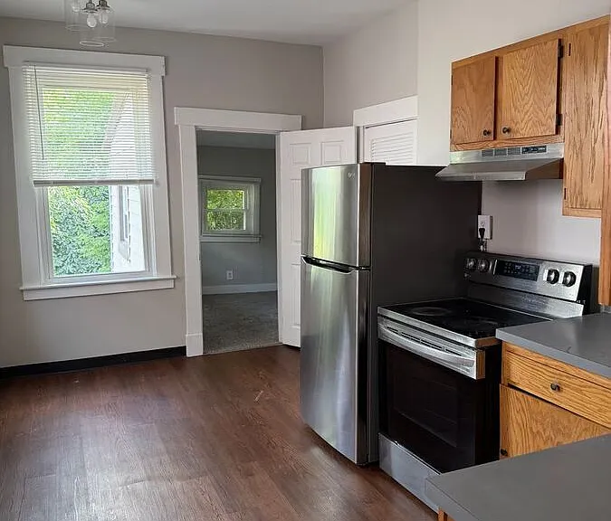 219 W 5th St #2 — Photo 9
