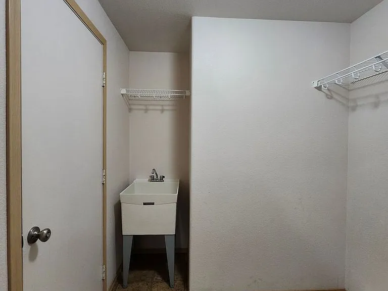 5811 Austin Ct — Photo 4