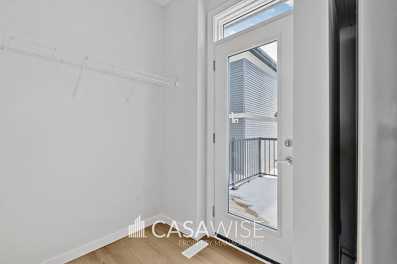3 bed, 2.5 bath, 1523 sqft, $2,100 — Photo 4