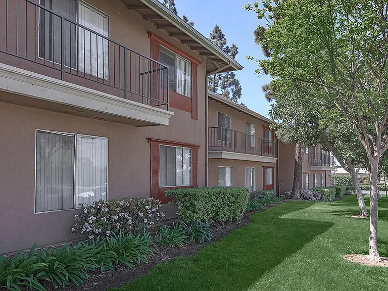 3070 E Frontera St — Photo 5
