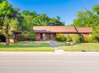 1106 W Main St, Kerrville, TX 78028