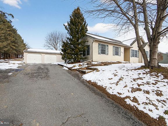 3rd image of 581 Rosehill Dr