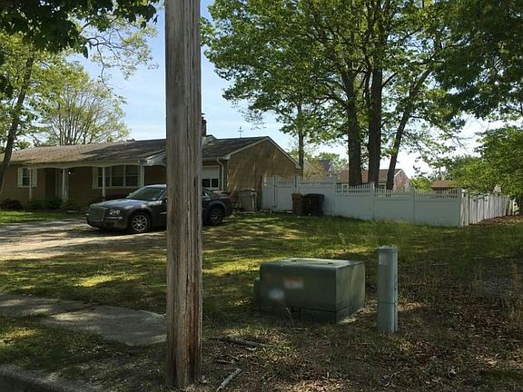 3rd image of 13 Phelps Ave