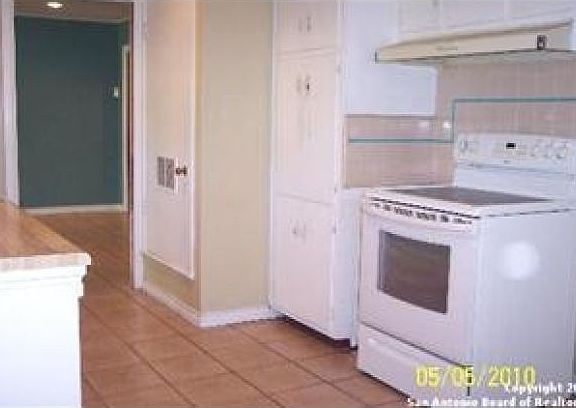 4th image of 807 Royal Ct