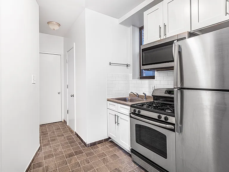 356 W 56th St #6 — Photo 5