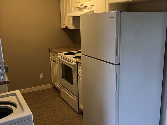 3rd image of 9304 102nd Ave #2