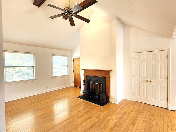 5th image of 2811 Arlington Blvd APT 202