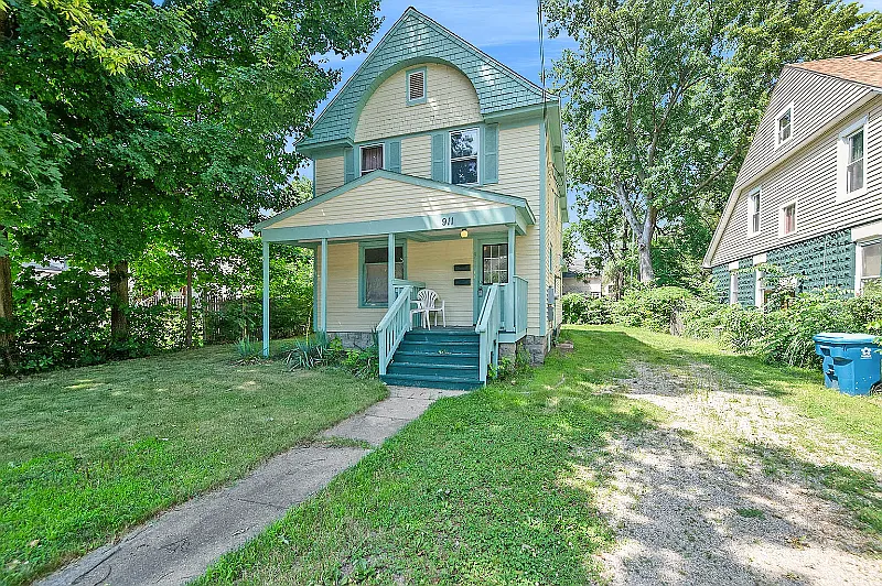 2 bed, 750 sqft, $975 — Photo 2