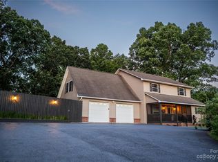 116 Curly Oaks Dr, Clyde, NC 28721